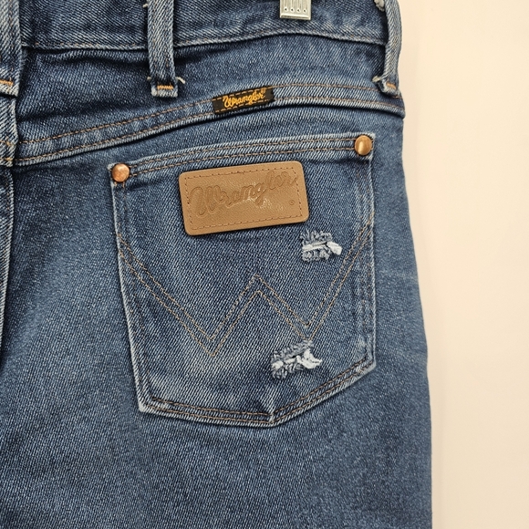 Wrangler Vintage Cut Off High Rise Jean Shorts Size 36 - Picture 3 of 5